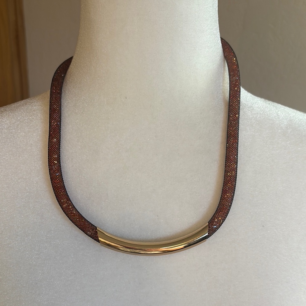 Elegant Gold and Brown Necklace